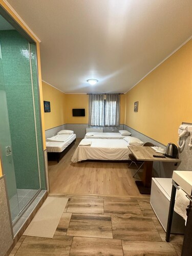 Formula 1 Motel