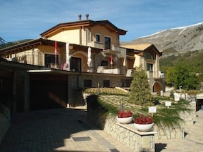 View from property - Tassido Coda Resort (Villalago)