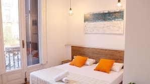Unclassified image, 5 of 45, button - Lullaby By Hamilton (Barcelona)