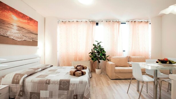 Unclassified image, 1 of 25, button - Residence Ferrucci (Prato)