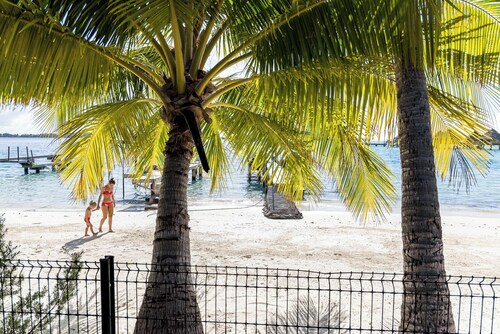 Beautiful Beach House on famous Matira Beach!