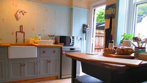 Unclassified image, 5 of 48, button - The Old Kitchens (Totland Bay)