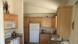 Unclassified image, 4 of 28, button - The Cozy Cabin Lapine (La Pine)
