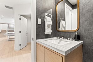 A modern bathroom with a large mirror, a sink, and a towel rack. - Wonderland Estate 6 Bedrooms Pas-2680 By Kbm (Park City)