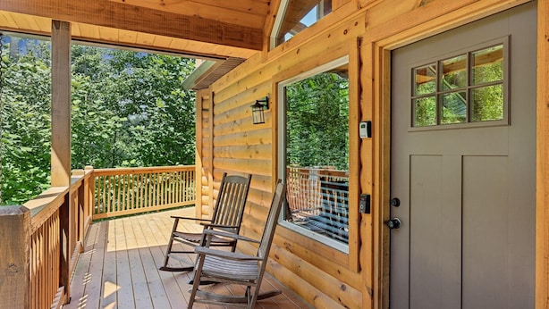 Terrace/patio - Creekside Manor 3 Bedroom Cabin By Redawning (Gatlinburg)