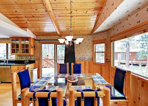 Room - Teakwood Cozy Wood Cabin With Fireplace (Big Bear Lake)