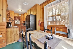 Room - Bear Paw Cottage #2395 (Big Bear Lake)