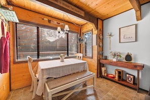 Room - Mama Bear's Cottage (Big Bear Lake)