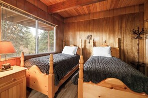 Room - Joebellarue Home (Big Bear Lake)