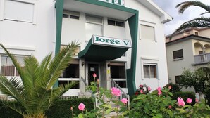 Unclassified image, 5 of 71, button - Hotel Jorge V (Mirandela)