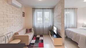 Unclassified image, 3 of 58, button - Aparthotel Koroni Home (Raszyn)