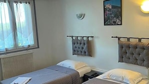 Room - H¬øtel Restaurant Douce France (Saint Alban Auriolles)