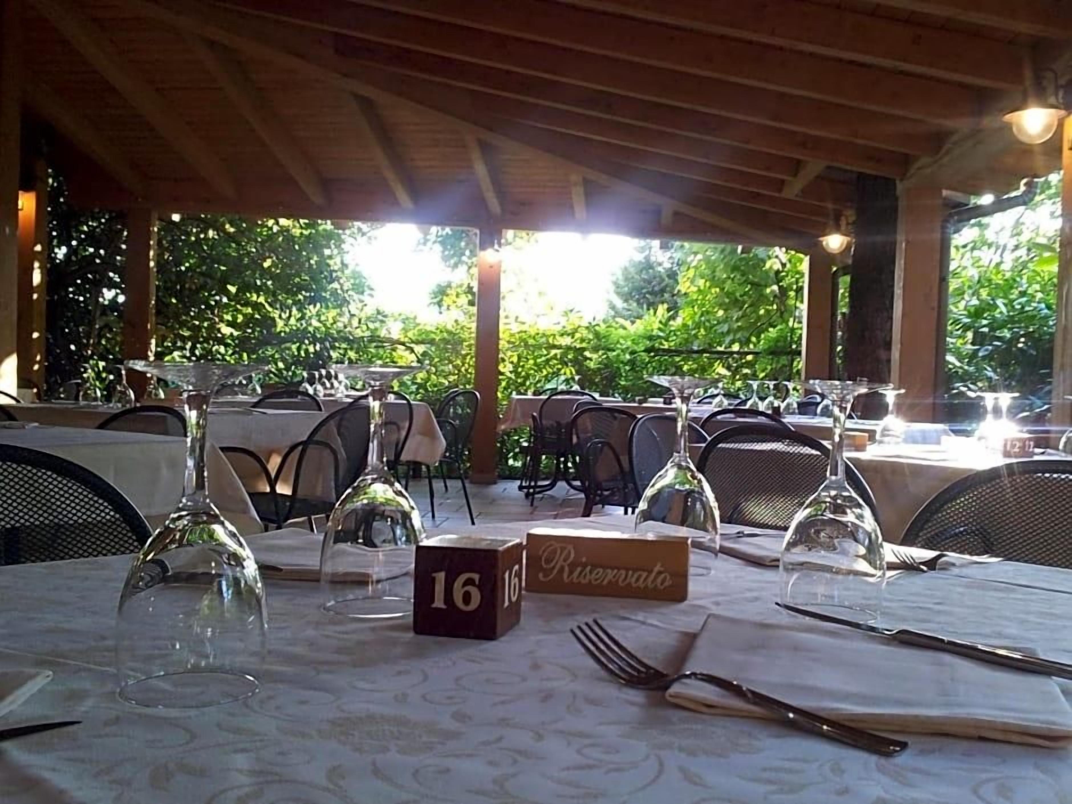 Tempat makan outdoor