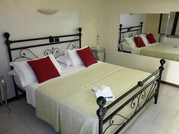 View from property - Motel Est (Peschiera Borromeo)