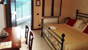 View from property - Motel Est (Peschiera Borromeo)