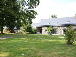 A stone house with a sloped roof and a lawn in front. - Beautiful Ardennes House In Quiet Area (Sainte-Ode)