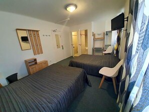 Room - Hotel De La Poste (Espinasses)