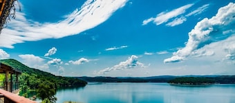 White Sails Solina