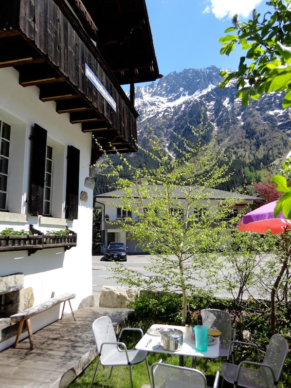 View from property - Gotthard Backpacker (Wassen)