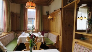 Unclassified image, 4 of 40, button - "hotel Restaurant Böck ""roter Hahn""" (St. Pölten)