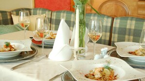 Unclassified image, 2 of 40, button - "hotel Restaurant Böck ""roter Hahn""" (St. Pölten)