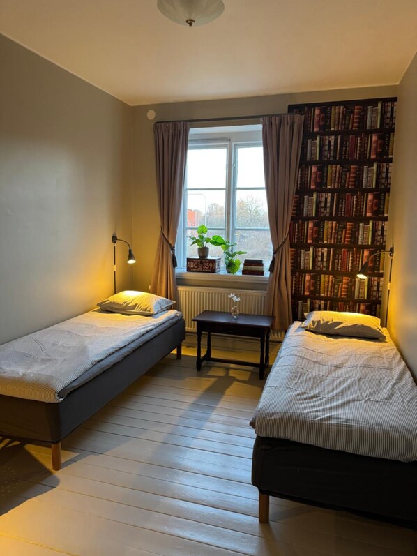 Unclassified image, 1 of 42, button - Stf Landskrona Hostel (Landskrona)