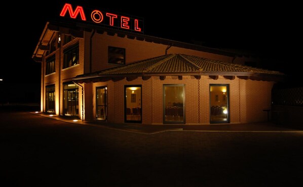 Exterior - Hm Motelhotel (Castellazzo Bormida)