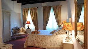 Unclassified image, 3 of 23, button - Villa Baroni (Bodio Lomnago)