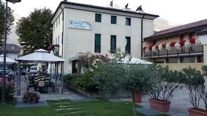 A building with a sign indicating it is Albergo La Vigneta. - La Vigneta (Arsiero)