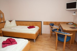 Room - Gasthof Roderich Hotel (Langenzersdorf)