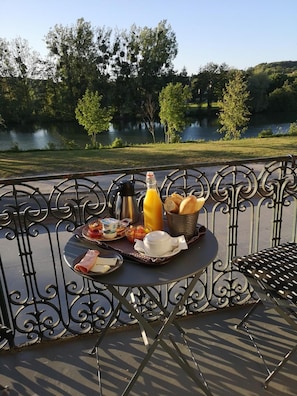 View from property - Hotel De L'oise (Saint-Leu-dEsserent)