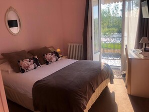View from property - Hotel De L'oise (Saint-Leu-dEsserent)