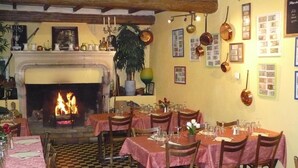 Unclassified image, 3 of 10, button - Auberge La Pignata (Montélimar)