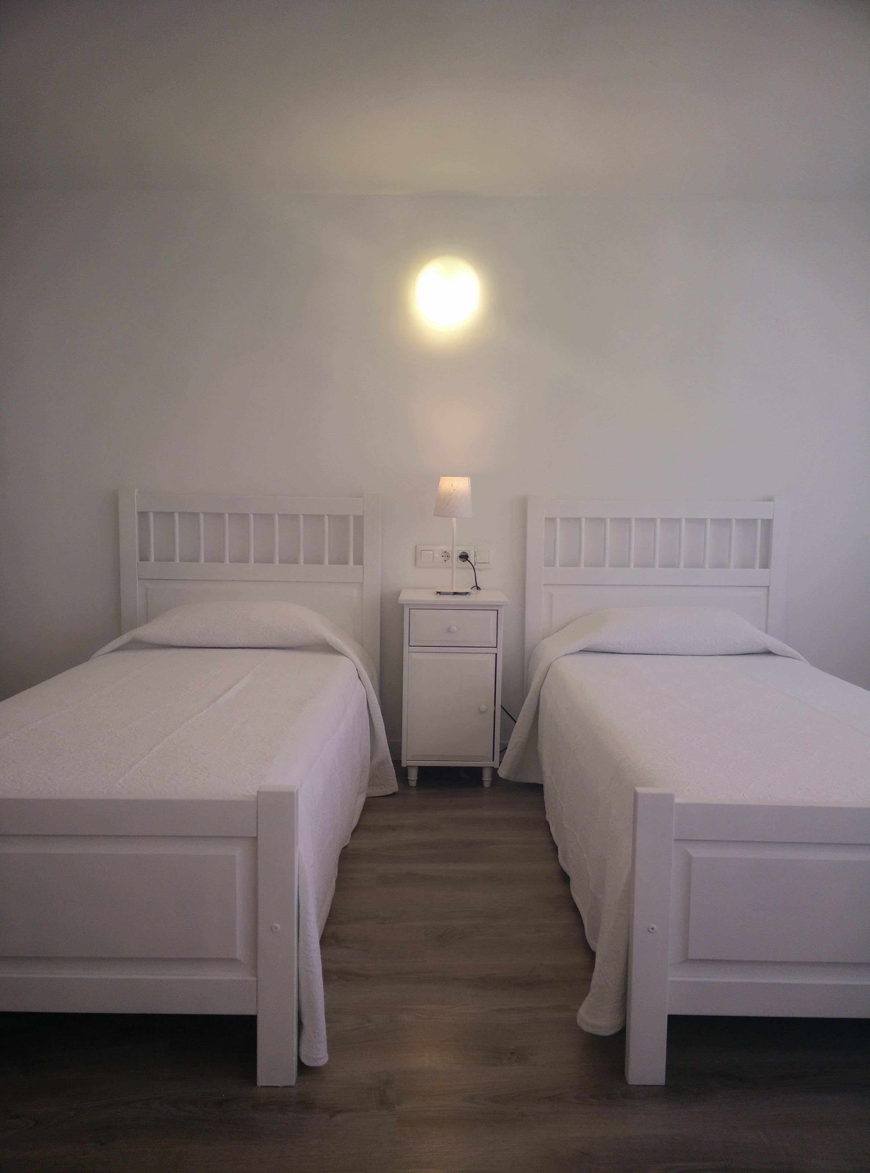 Iron/ironing board, internet, bed sheets