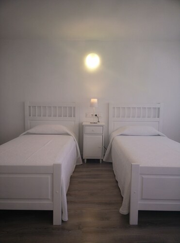 ¡Perfect 8-bedroom house with AC in cool Valdealgorfa