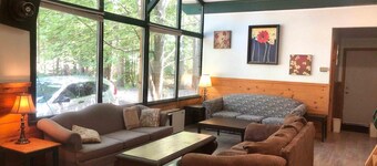 "high Falls Bay Cottages, Camping & Waterpark"