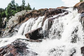 Unclassified image, 5 of 68, button - "high Falls Bay Cottages, Camping & Waterpark" (Bracebridge)