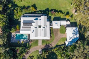 An aerial view of a modern house with a swimming pool, surrounded by lush greenery. - Treetops Retreat, Tinbeerwah (Tinbeerwah)