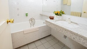 Unclassified image, 4 of 14, button - Hôtel 4c (Cluses)