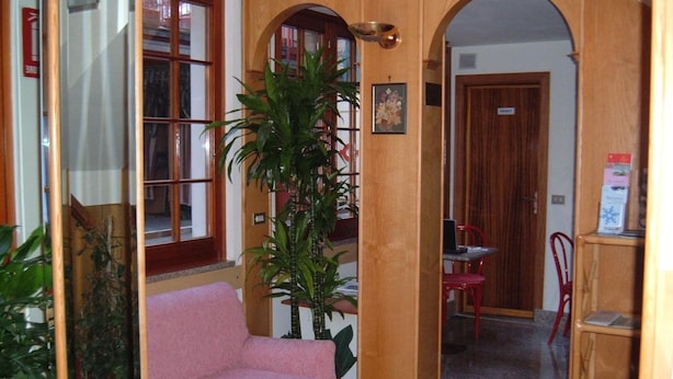 Unclassified image, 1 of 36, button - Albergo Luca (Ivrea)