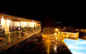 Outdoor dining - Hotel Barbieri (Altomonte)