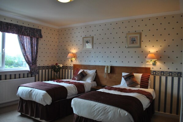 View from property - Willowbank Hotel (Largs)