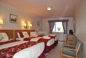 View from property - Willowbank Hotel (Largs)
