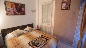 Unclassified image, 5 of 38, button - L'acilya (Roussillon-en-Isere)