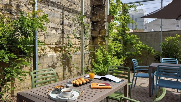 Outdoor dining - Quality Aparthotel Bordeaux Saint-jean (Bordeaux)