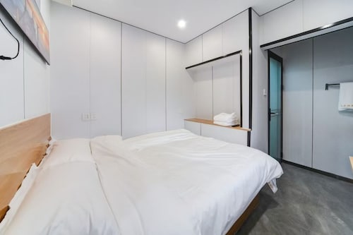 Jiumihutong Homestay