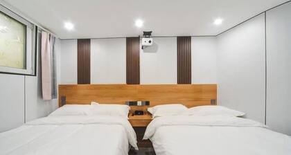 Jiumihutong Homestay