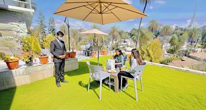 Royal Raj Palace Near Nakki Lake Mount Abu