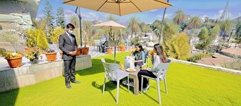 Royal Raj Palace Near Nakki Lake Mount Abu