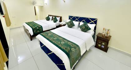 Royal Raj Palace Near Nakki Lake Mount Abu
